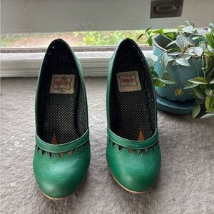 Bettie Page Green Women's Retro Heels